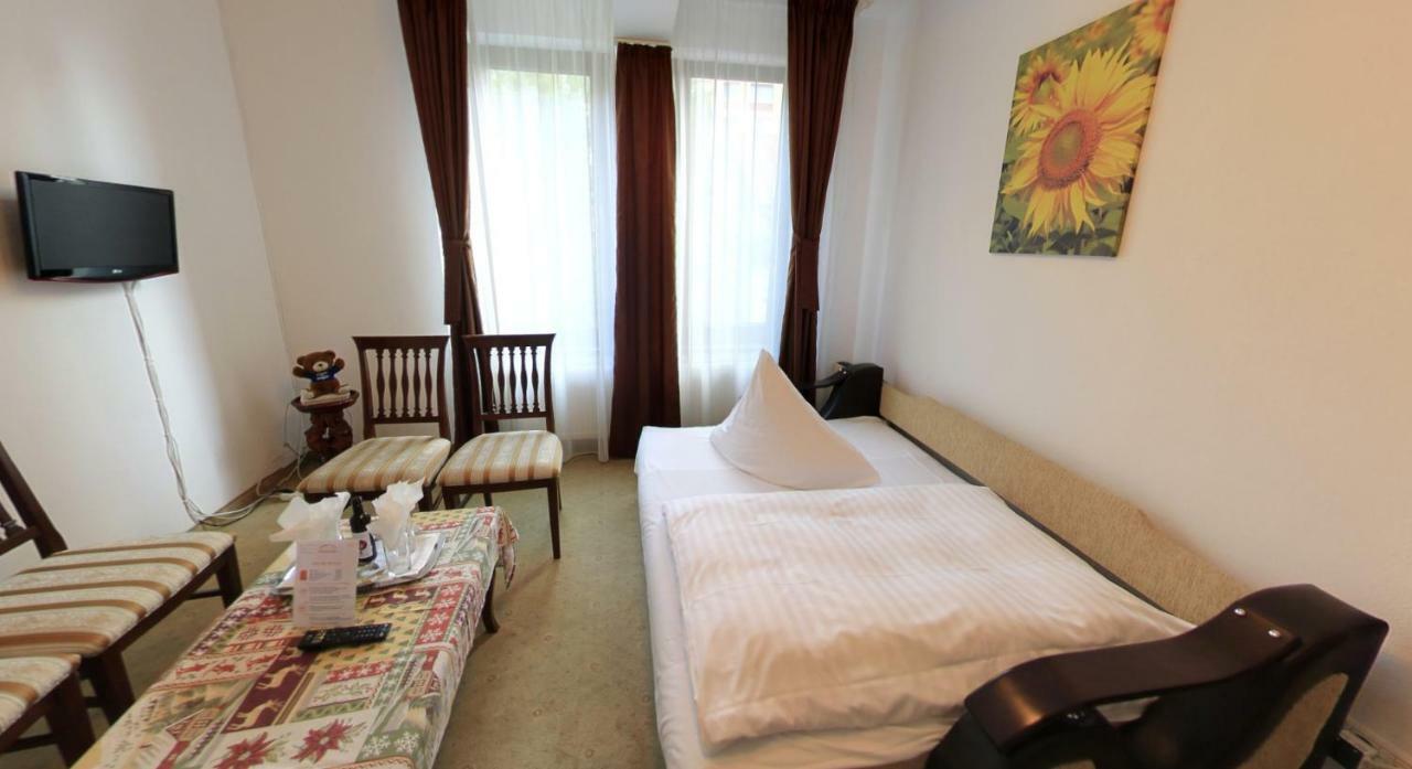 Pension Deutsches Haus Braşov Esterno foto