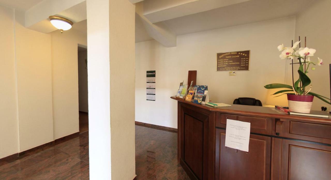 Pension Deutsches Haus Braşov Esterno foto